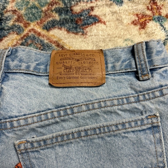 Vintage Levi’s Ripped Lightwash Jeans Size 32 - Picture 5 of 5